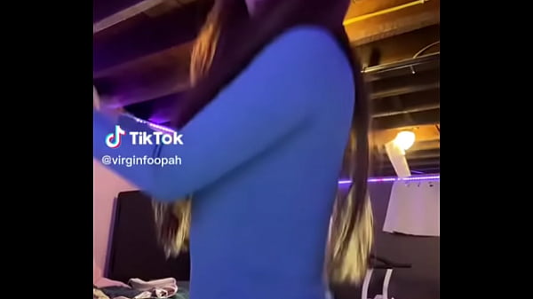 Tik Tok pagando peitinho